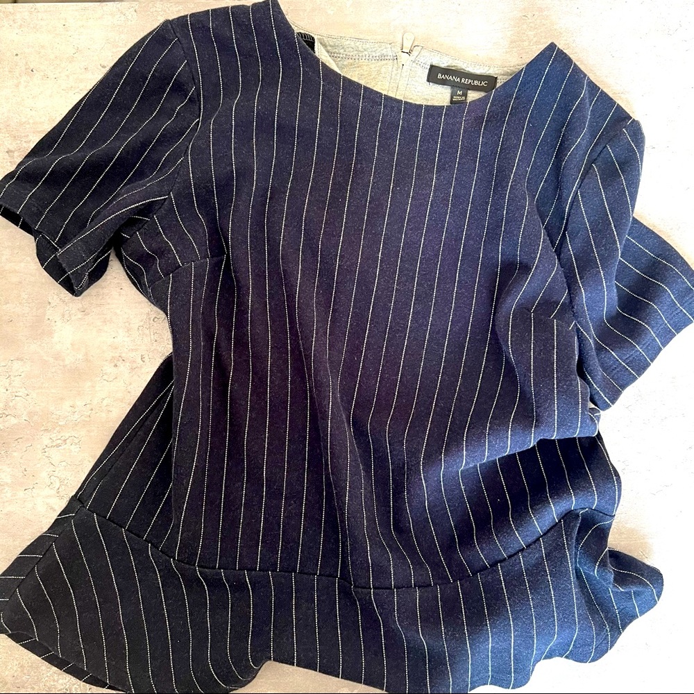 Banana Republic short sleeve blouse. Size M.